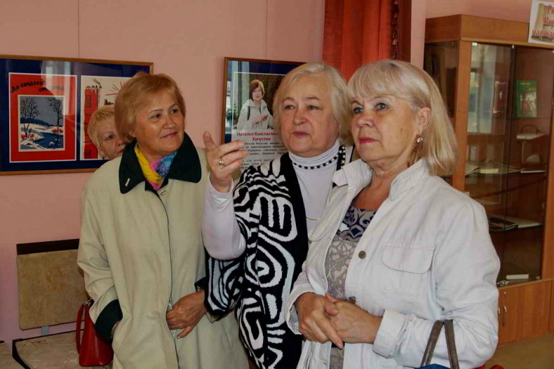 otvechaju na voprosy odnokursnykov