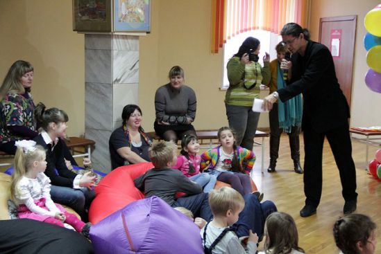 Дети и писатели встретились на &laquo;Литературной лужайке&raquo; Губернаторского благотворительного фонда Красноярского края